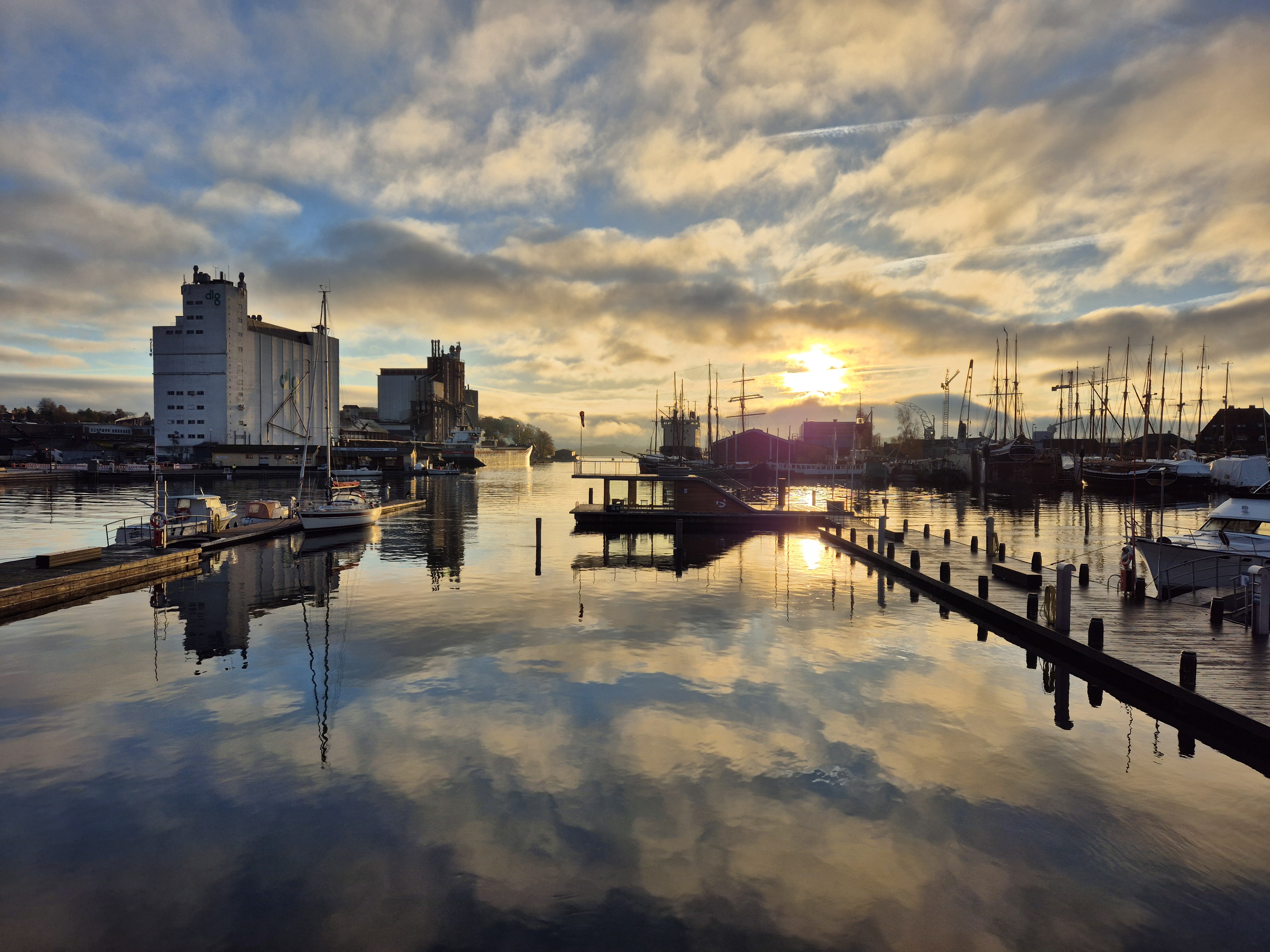 Efterårsmorgen over Svendborg Havn