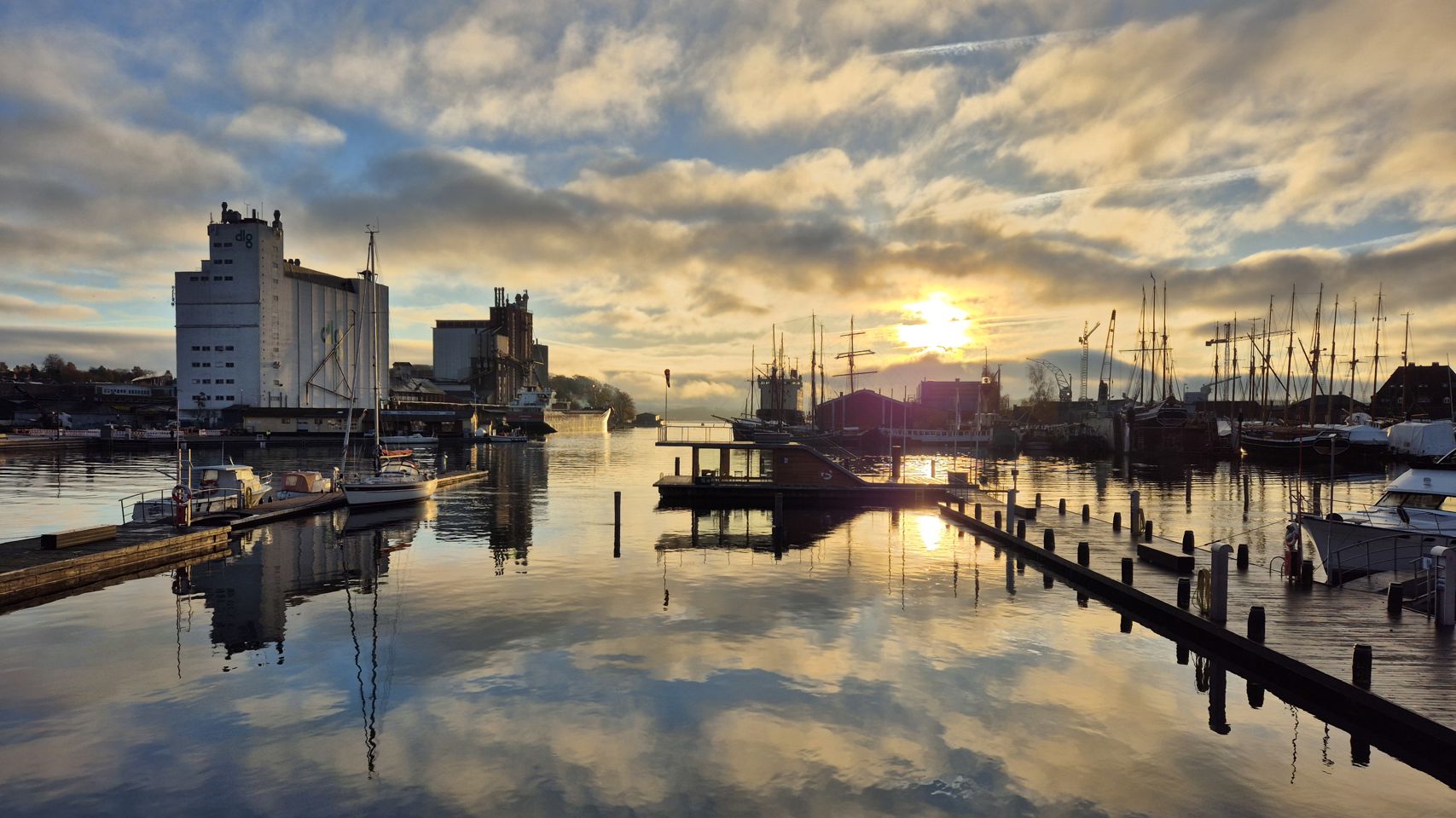 Efterårsmorgen over Svendborg Havn