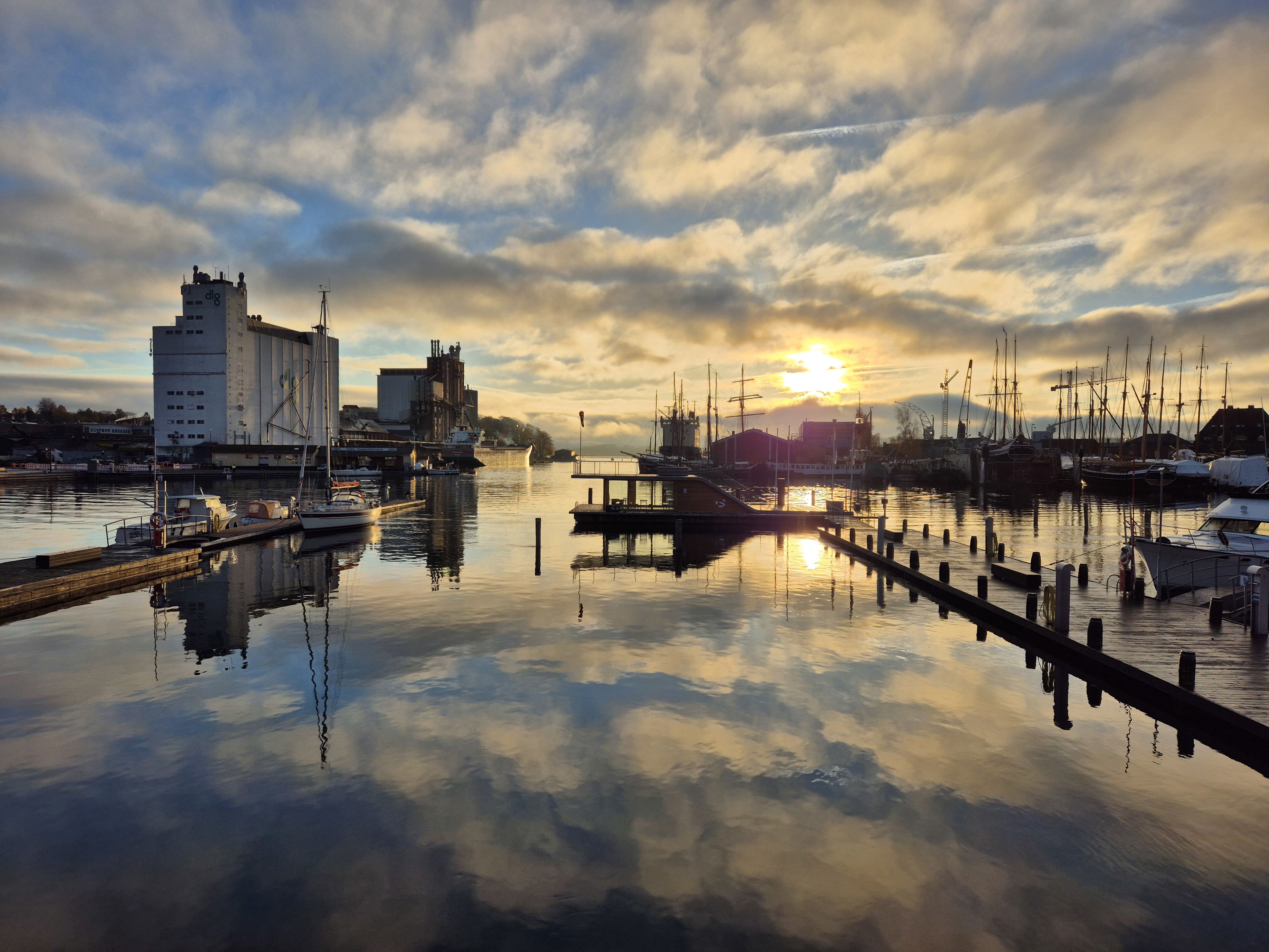 Efterårsmorgen over Svendborg Havn