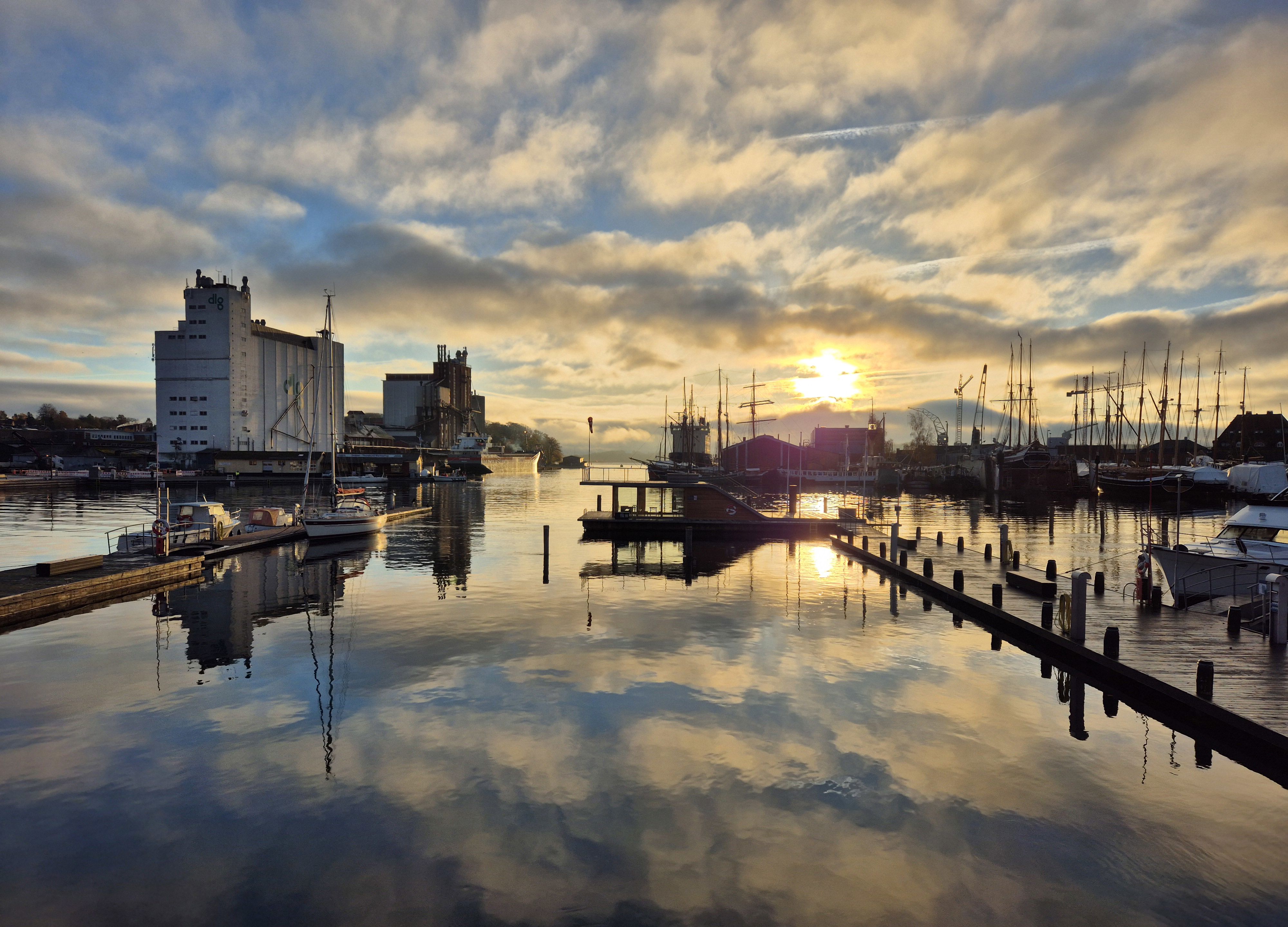 Efterårsmorgen over Svendborg Havn